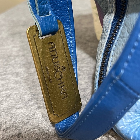 Anuschka Hand-Painted Leather Crossbody Bag - Picture 5 of 15